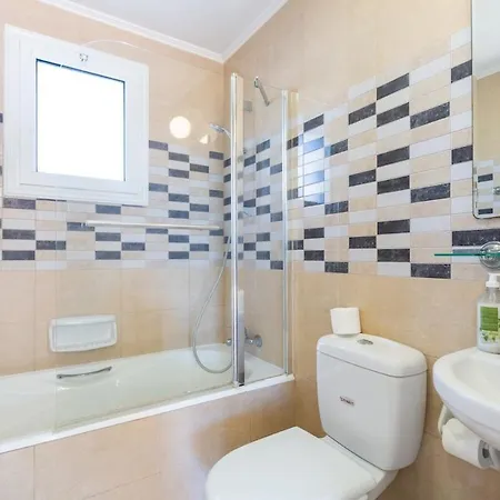 Located In A Stunning Area With Scenic Views !!