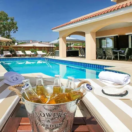 Located In A Stunning Area With Scenic Views !! *
