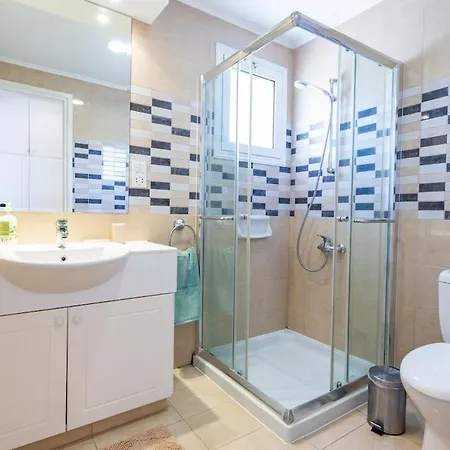 Located In A Stunning Area With Scenic Views !! Peyia