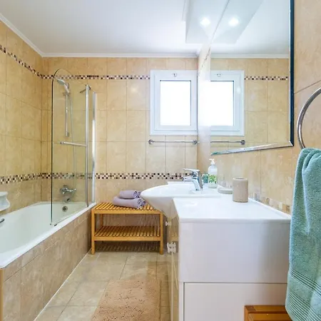 Located In A Stunning Area With Scenic Views !! Peyia