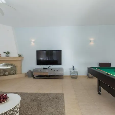 Located In A Stunning Area With Scenic Views !!