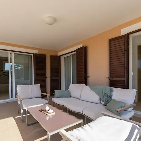Located In A Stunning Area With Scenic Views !! *