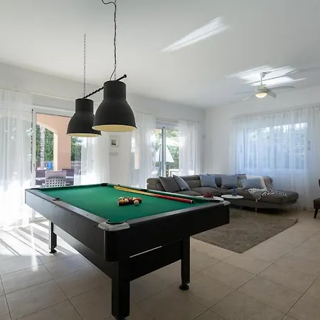 Located In A Stunning Area With Scenic Views !!