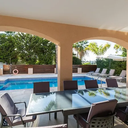 Located In A Stunning Area With Scenic Views !! * Peyia