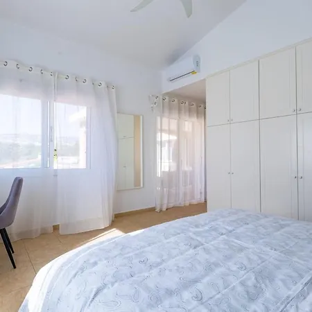 Located In A Stunning Area With Scenic Views !! Villa *