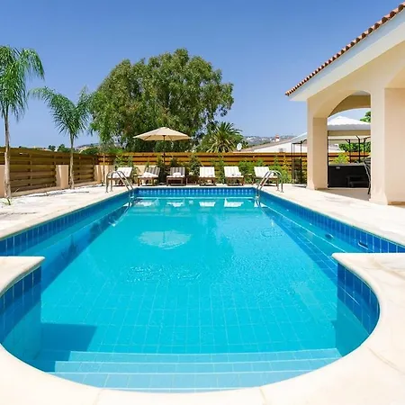 Located In A Stunning Area With Scenic Views !! Villa