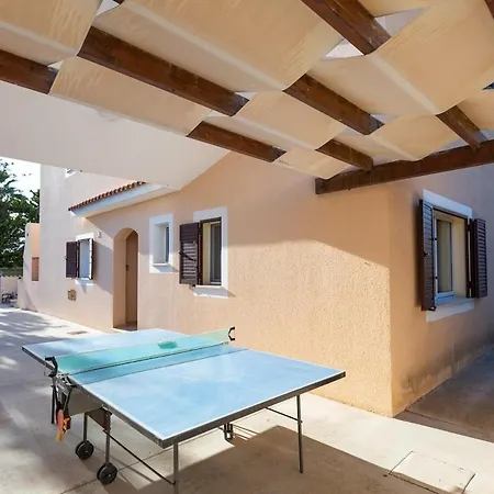 Located In A Stunning Area With Scenic Views !! *