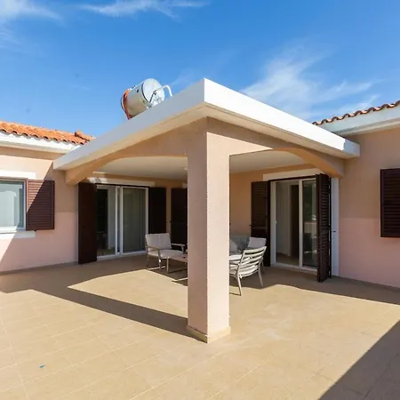 Located In A Stunning Area With Scenic Views !! *