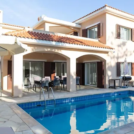Located In A Stunning Area With Scenic Views !! Villa Peyia